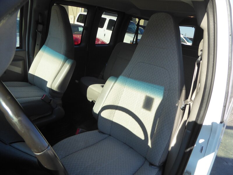 2017 CHEVROLET EXPRESS - Image 18