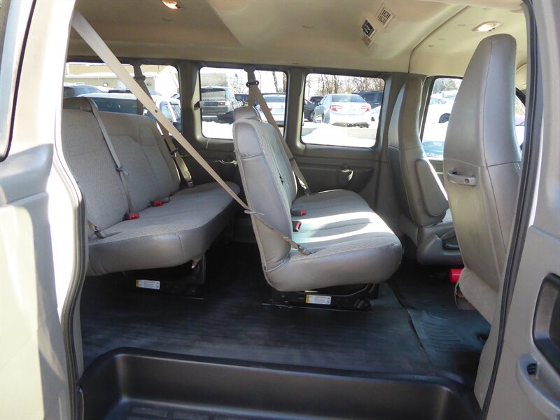 2017 CHEVROLET EXPRESS - Image 26