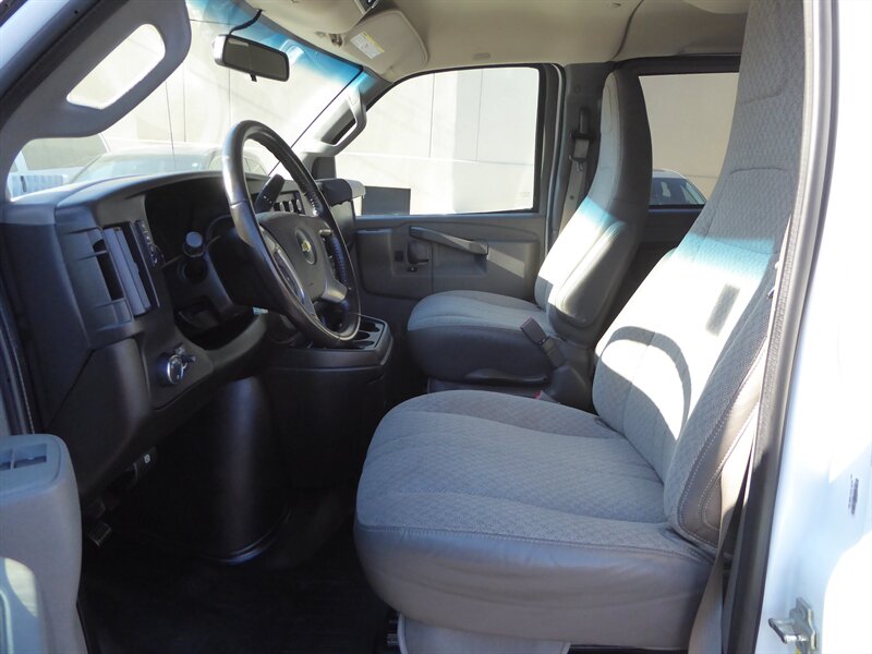 2017 CHEVROLET EXPRESS - Image 19