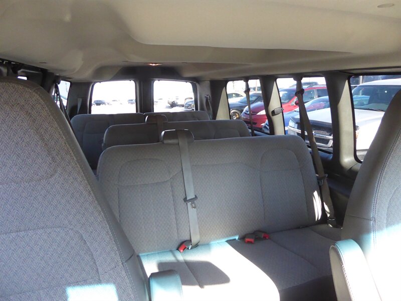 2017 CHEVROLET EXPRESS - Image 25