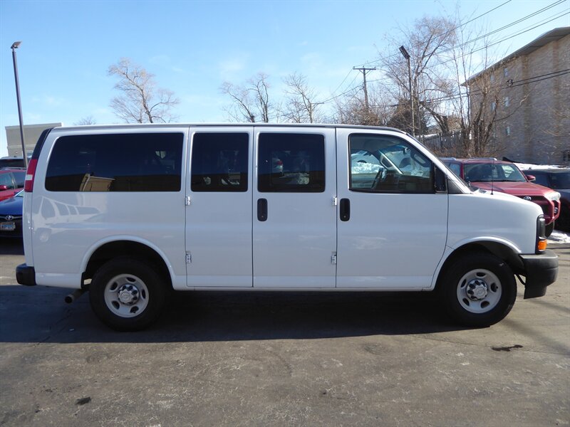 2017 CHEVROLET EXPRESS - Image 8