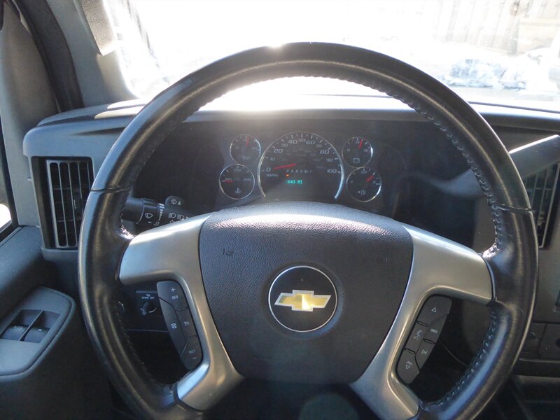2017 CHEVROLET EXPRESS - Image 11