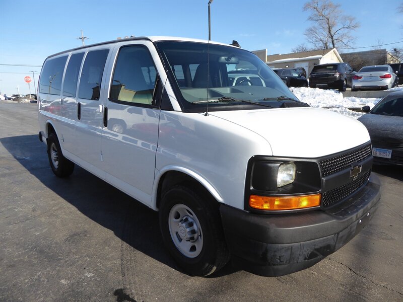 2017 Chevrolet Express Passenger LS's photo