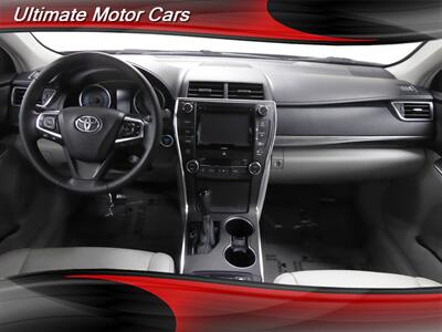 2016 Toyota Camry Hybrid XLE   - Photo 9 - Downers Grove, IL 60515