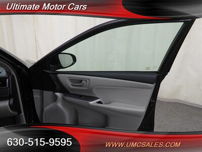 2016 Toyota Camry Hybrid XLE   - Photo 28 - Downers Grove, IL 60515