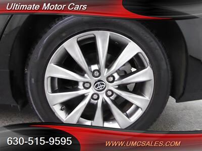 2016 Toyota Camry Hybrid XLE   - Photo 36 - Downers Grove, IL 60515