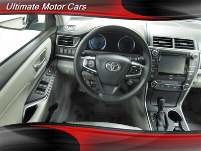2016 Toyota Camry Hybrid XLE   - Photo 10 - Downers Grove, IL 60515