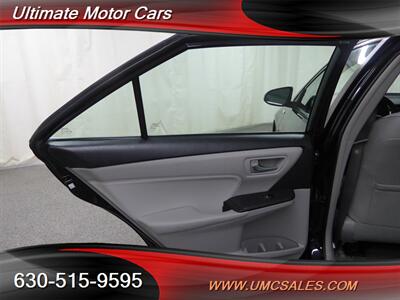 2016 Toyota Camry Hybrid XLE   - Photo 31 - Downers Grove, IL 60515