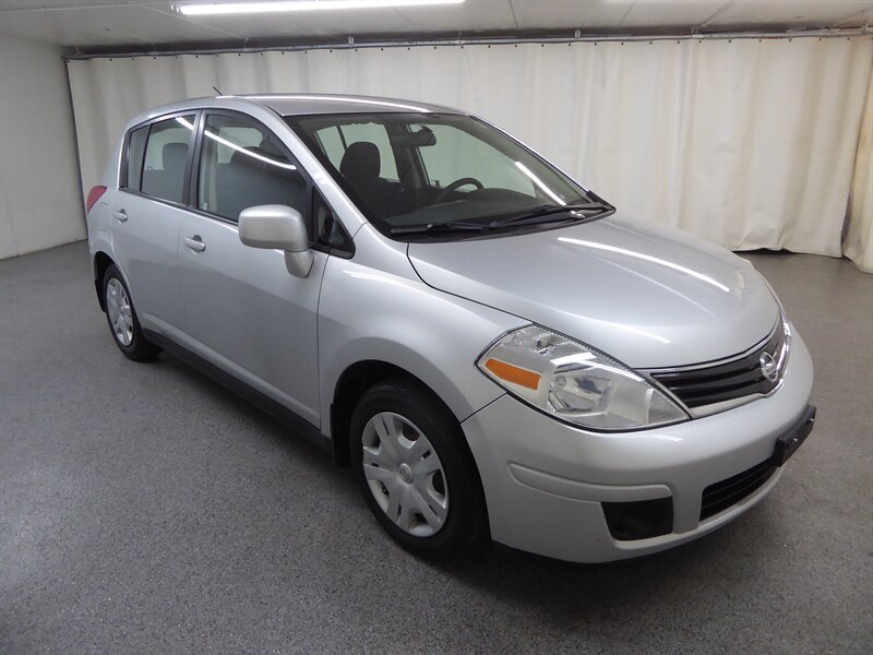 2011 Nissan Versa 1.8 SL - Photo 1 - Downers Grove, IL 60515