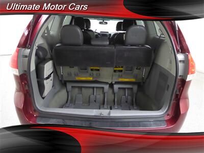 2011 Toyota Sienna LE 7-Passenger Auto Acces   - Photo 31 - Downers Grove, IL 60515