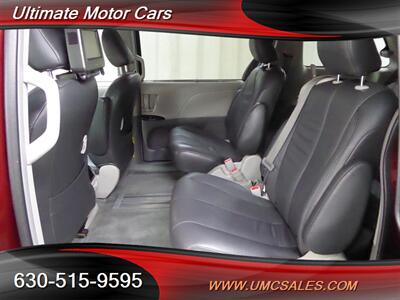 2011 Toyota Sienna LE 7-Passenger Auto Acces   - Photo 27 - Downers Grove, IL 60515