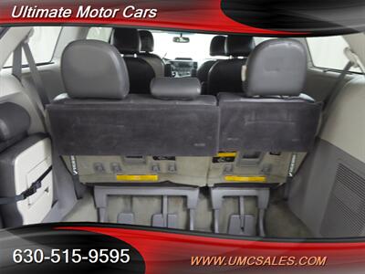 2011 Toyota Sienna LE 7-Passenger Auto Acces   - Photo 32 - Downers Grove, IL 60515