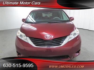 2011 Toyota Sienna LE 7-Passenger Auto Acces   - Photo 2 - Downers Grove, IL 60515