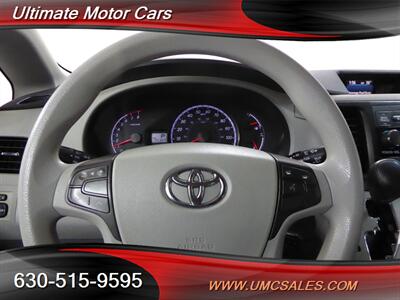 2011 Toyota Sienna LE 7-Passenger Auto Acces   - Photo 11 - Downers Grove, IL 60515