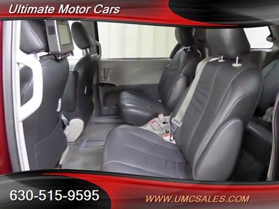 2011 Toyota Sienna LE 7-Passenger Auto Acces   - Photo 25 - Downers Grove, IL 60515