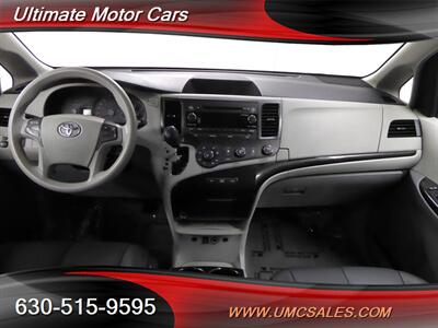 2011 Toyota Sienna LE 7-Passenger Auto Acces   - Photo 9 - Downers Grove, IL 60515