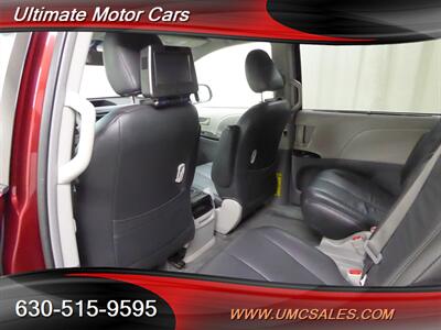 2011 Toyota Sienna LE 7-Passenger Auto Acces   - Photo 24 - Downers Grove, IL 60515