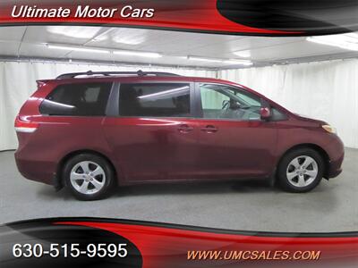 2011 Toyota Sienna LE 7-Passenger Auto Acces   - Photo 8 - Downers Grove, IL 60515