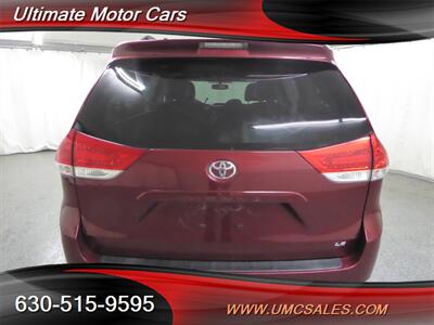 2011 Toyota Sienna LE 7-Passenger Auto Acces   - Photo 6 - Downers Grove, IL 60515