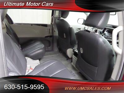 2011 Toyota Sienna LE 7-Passenger Auto Acces   - Photo 28 - Downers Grove, IL 60515