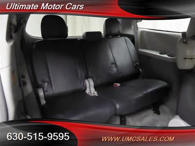 2011 Toyota Sienna LE 7-Passenger Auto Acces   - Photo 30 - Downers Grove, IL 60515