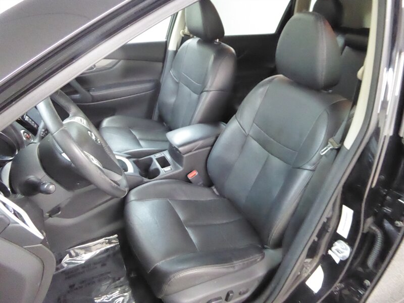 2016 Nissan Rogue SL photo 19