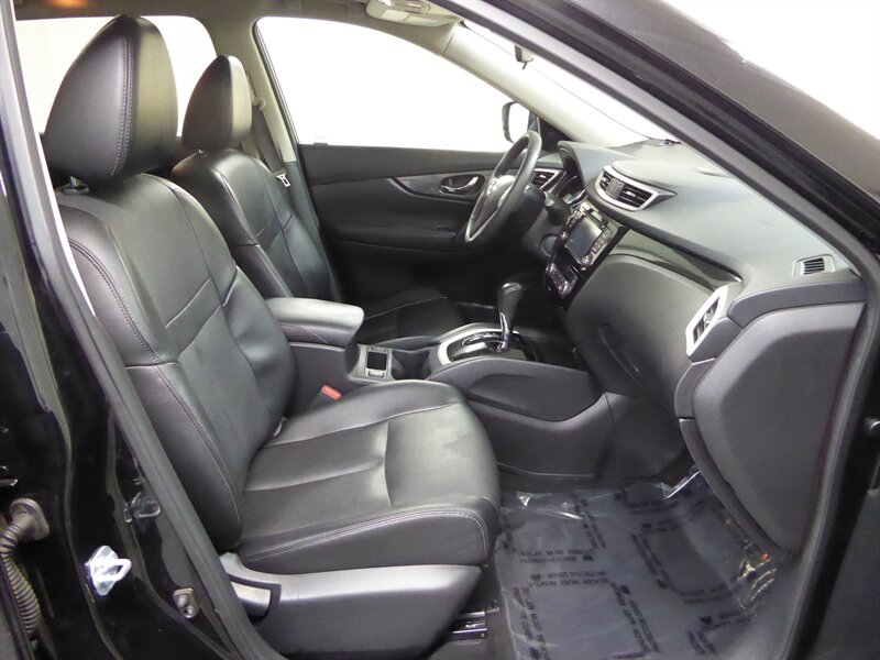 2016 Nissan Rogue SL photo 24