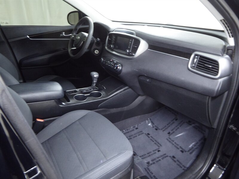 2019 KIA SORENTO - Image 21