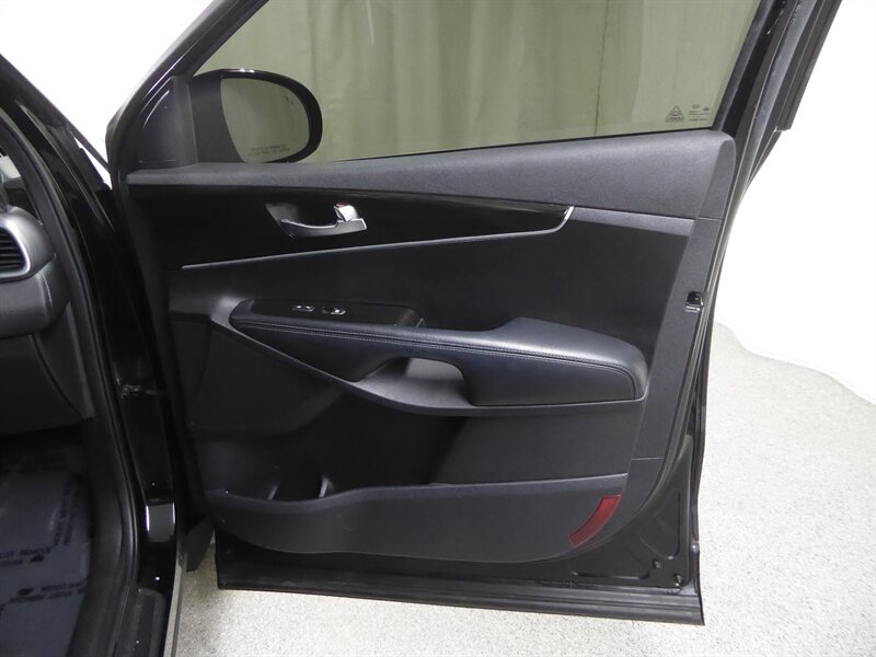 2019 KIA SORENTO - Image 24