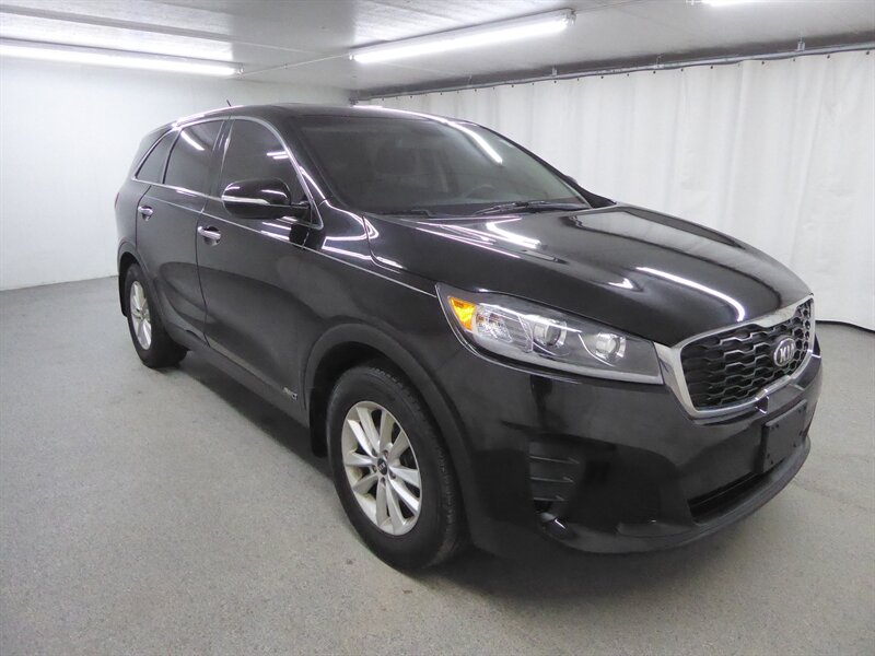 2019 Kia Sorento LX's photo