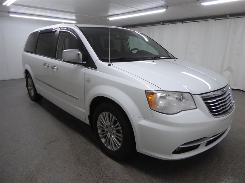 2014 Chrysler Town & Country Touring-L