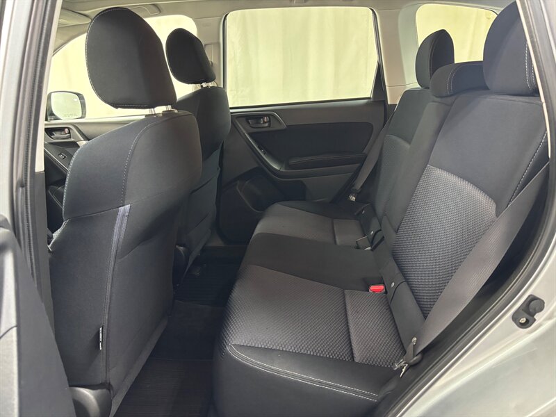 2015 Subaru Forester 2.5i Premium   - Photo 12 - Downers Grove, IL 60515