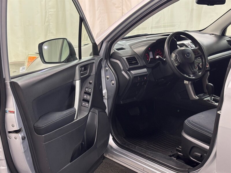 2015 Subaru Forester 2.5i Premium   - Photo 10 - Downers Grove, IL 60515