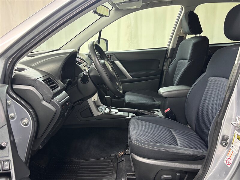 2015 Subaru Forester 2.5i Premium   - Photo 9 - Downers Grove, IL 60515