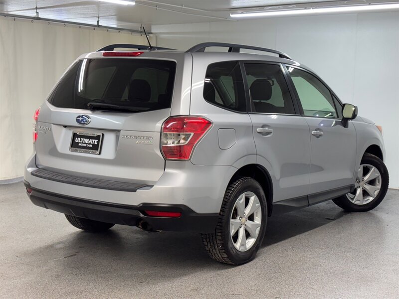 2015 Subaru Forester 2.5i Premium   - Photo 6 - Downers Grove, IL 60515