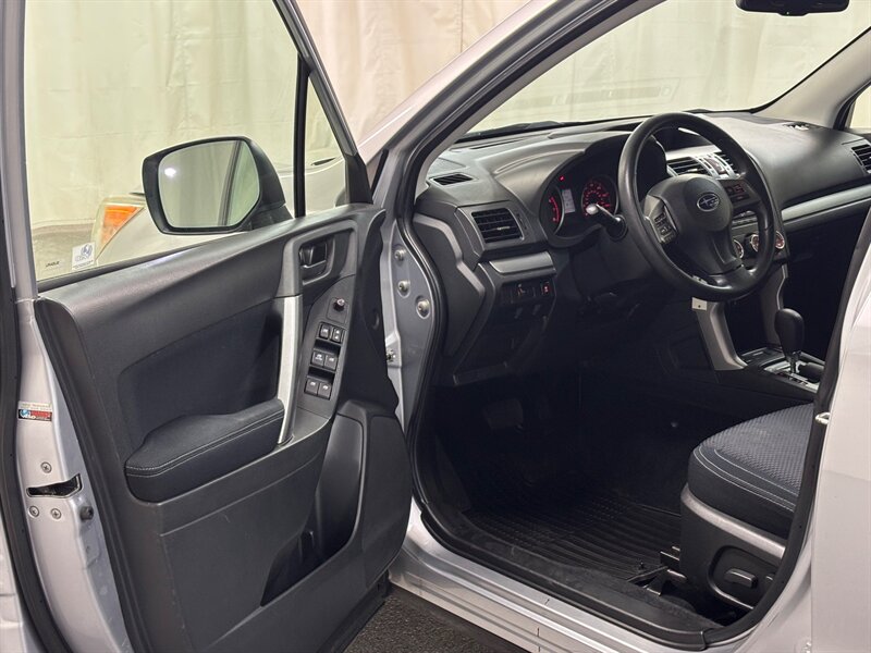 2015 Subaru Forester 2.5i Premium   - Photo 8 - Downers Grove, IL 60515