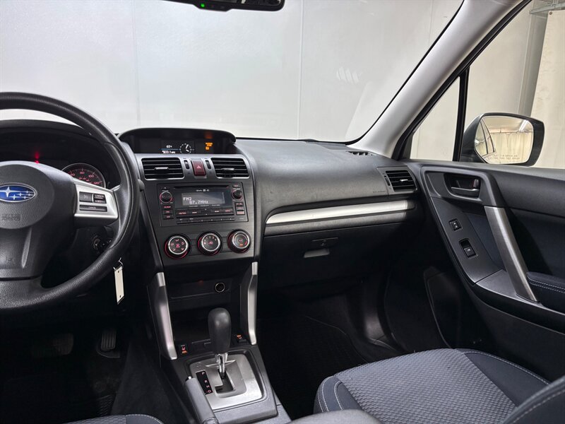 2015 Subaru Forester 2.5i Premium   - Photo 15 - Downers Grove, IL 60515