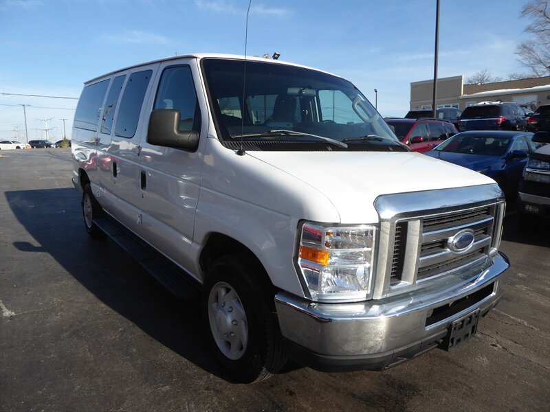 2009 Ford E-Series Econoline Wagon XL's photo