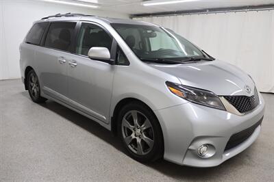 2017 Toyota Sienna SE Premium 8-Passenger Minivan