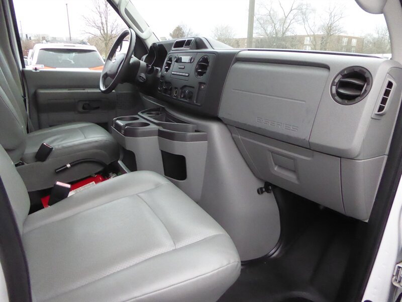2012 FORD E-350 - Image 19