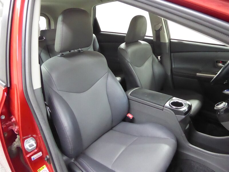 2013 TOYOTA PRIUS V - Image 23