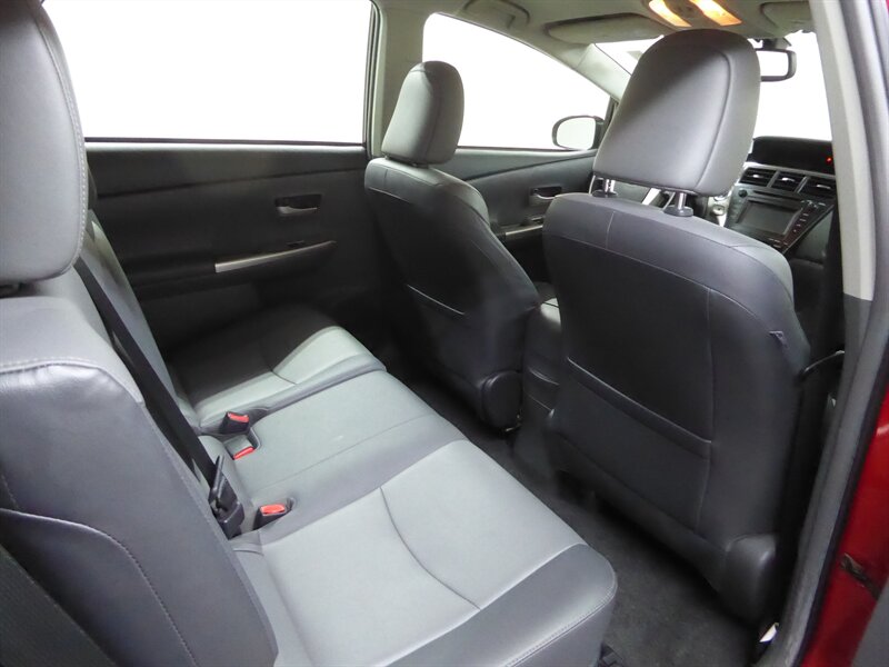 2013 TOYOTA PRIUS V - Image 29