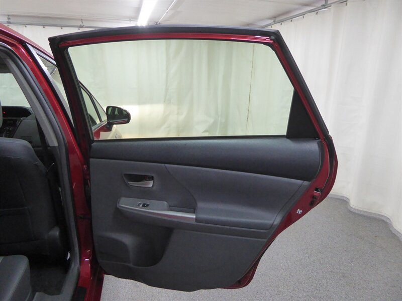 2013 TOYOTA PRIUS V - Image 31