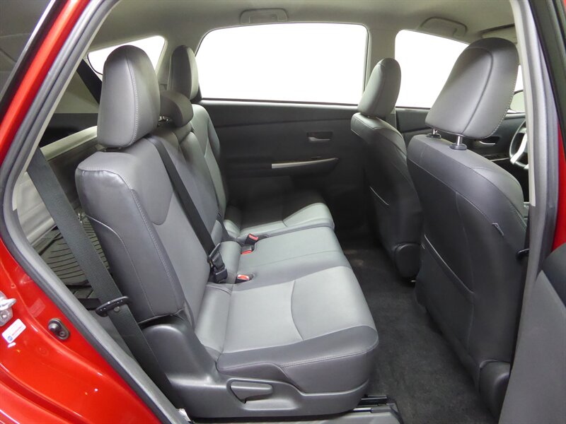 2013 TOYOTA PRIUS V - Image 30