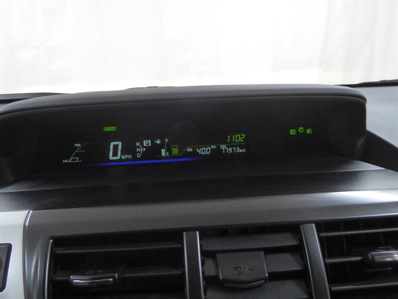 2013 TOYOTA PRIUS V - Image 12