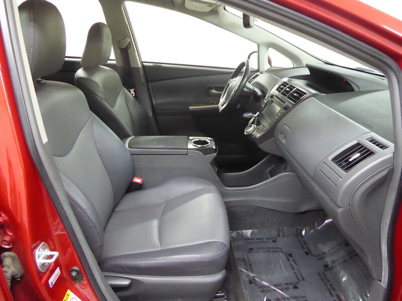 2013 TOYOTA PRIUS V - Image 24