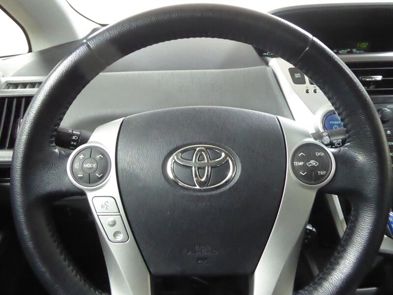 2013 TOYOTA PRIUS V - Image 11