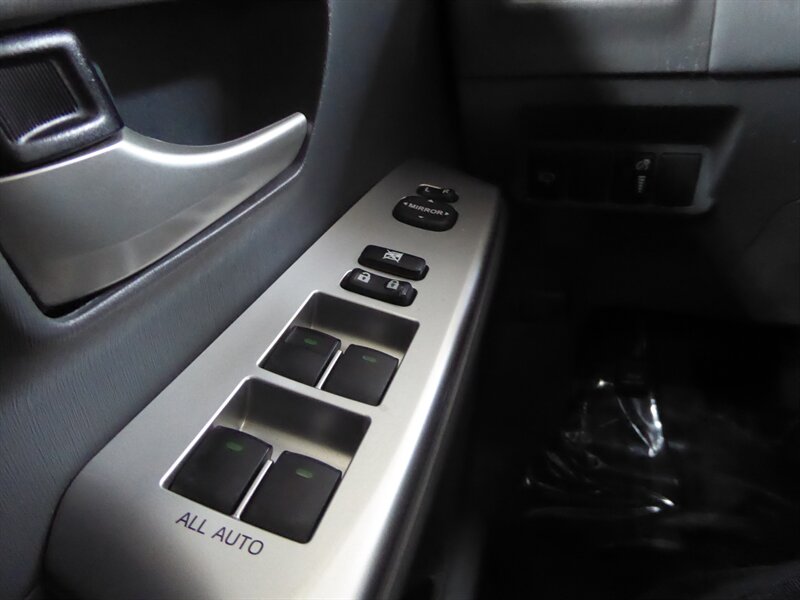 2013 TOYOTA PRIUS V - Image 17