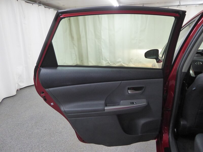 2013 TOYOTA PRIUS V - Image 28