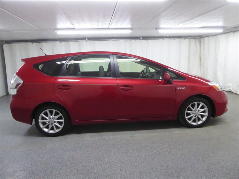 2013 TOYOTA PRIUS V - Image 8